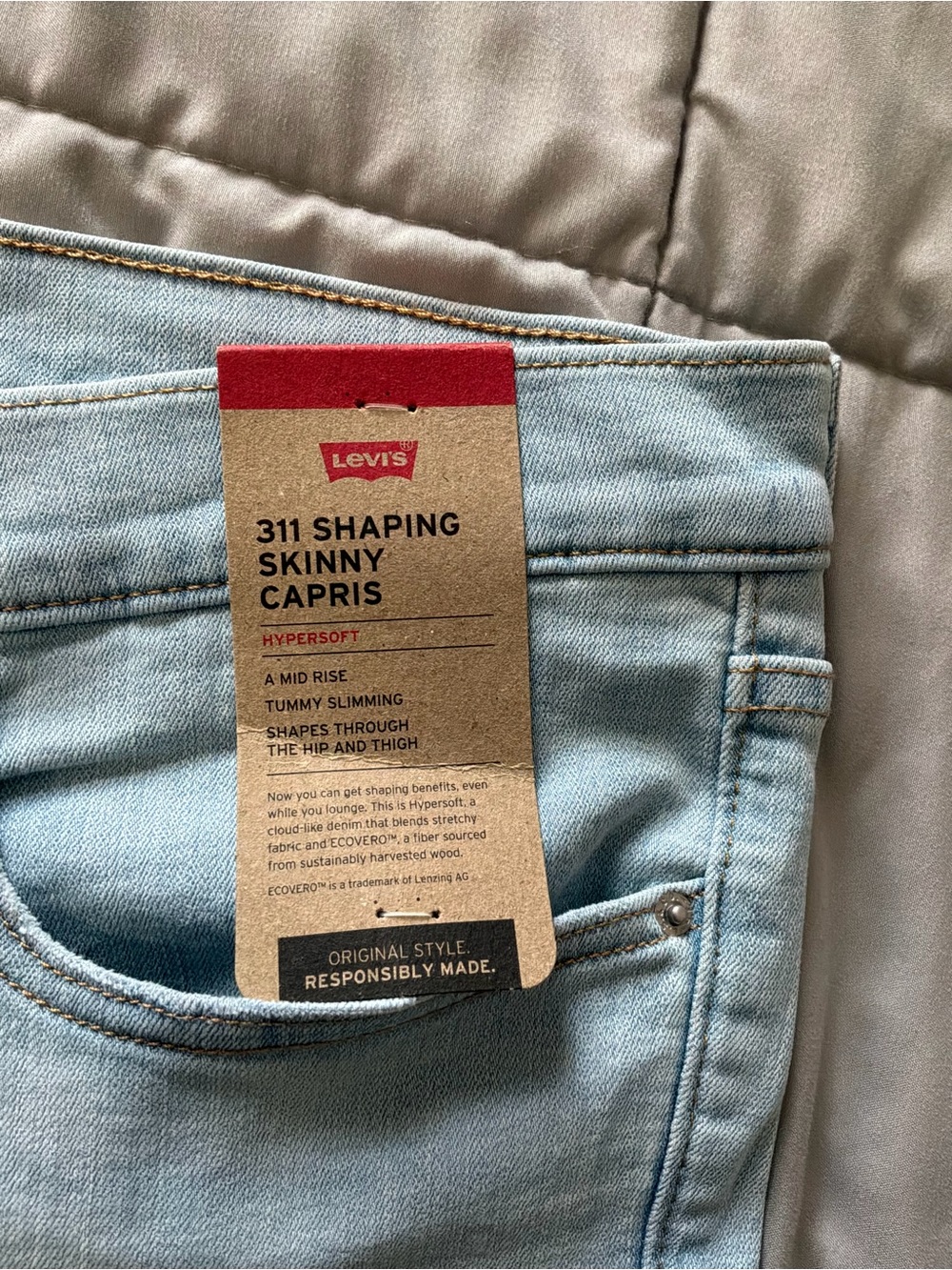 Levis 311 Light Wash Women’s Shaping Skinny Capri Size 34 - Picture 4 of 7
